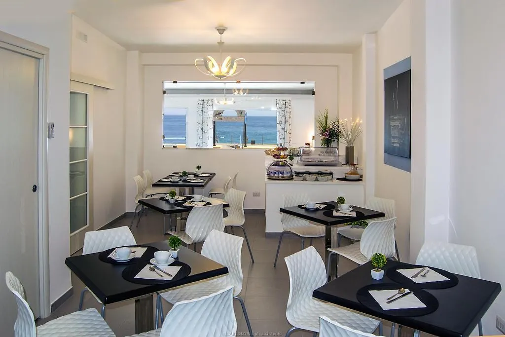 Maniel Beach Hotel Летоянни