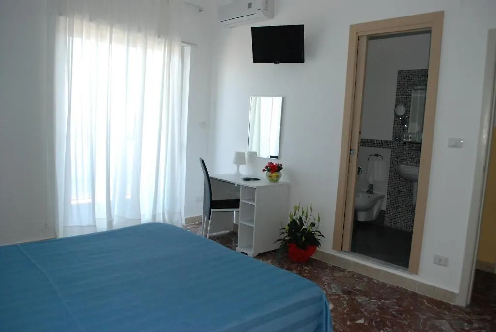 Maniel Beach Hotel Letojanni 3*,